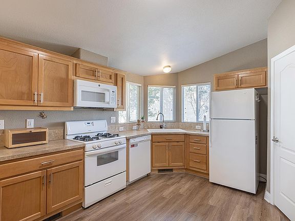 5th image of 20 Oakwood Drive