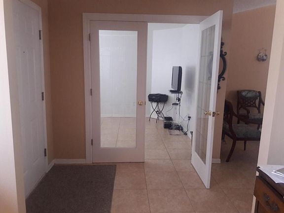 5th image of 561 SW Laconic Ave