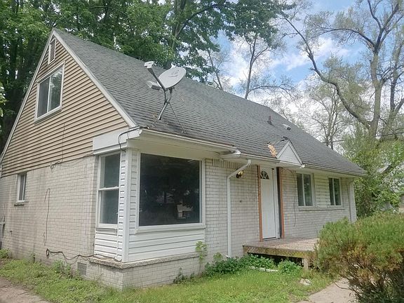 3rd image of 678 Cayuga Ave