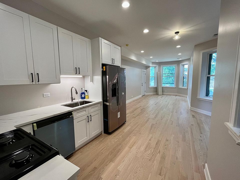 1st image of 1943 W Balmoral Ave APT 1