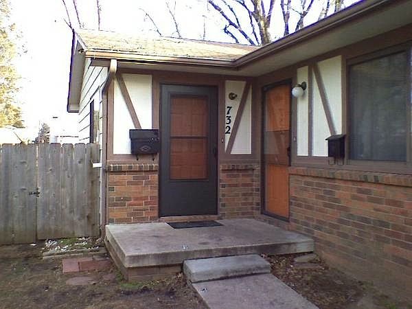 2nd image of 734 S Belmont St