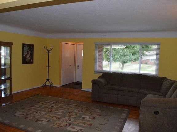 2nd image of 487 Jeannette Dr