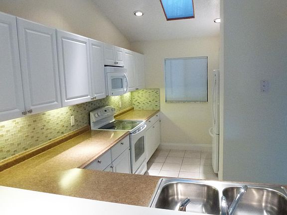 5th image of 2205 SW 22nd Ave #2020