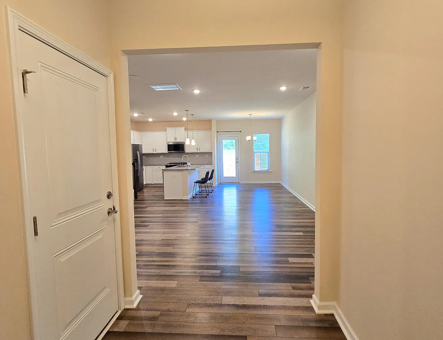 3 bed, 2.5 bath, 1625 sqft, $1,895 — Photo 3