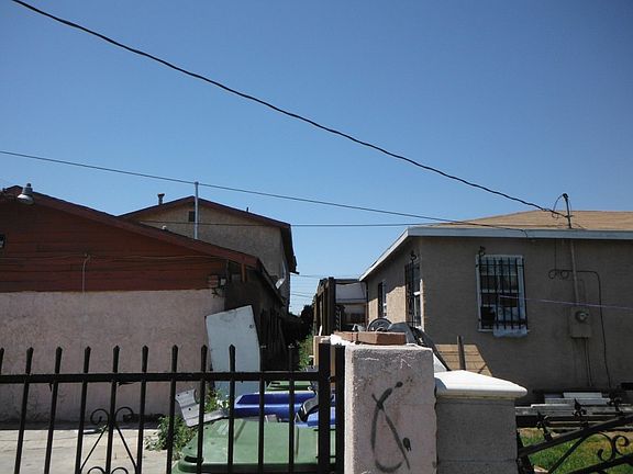 2nd image of 6111-6113 Menlo Ave