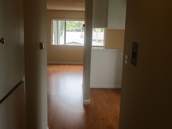 3rd image of 283 Redondo Ave APT 9