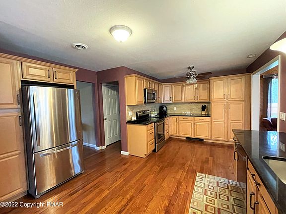 5th image of 24 Huckleberry Dr