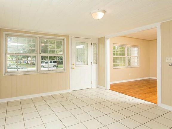 3rd image of 230 33rd Ave N