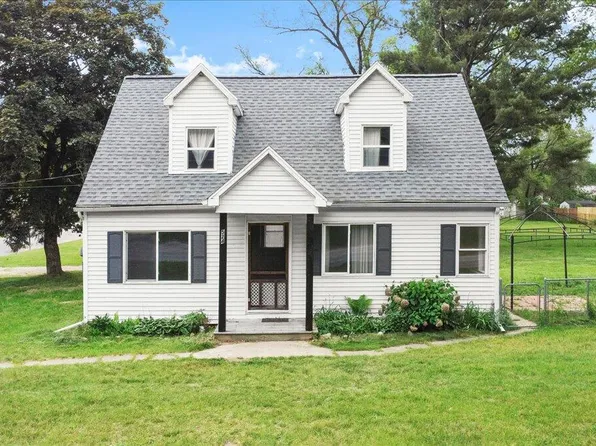 524 Kiddville St, Belding, MI 48809