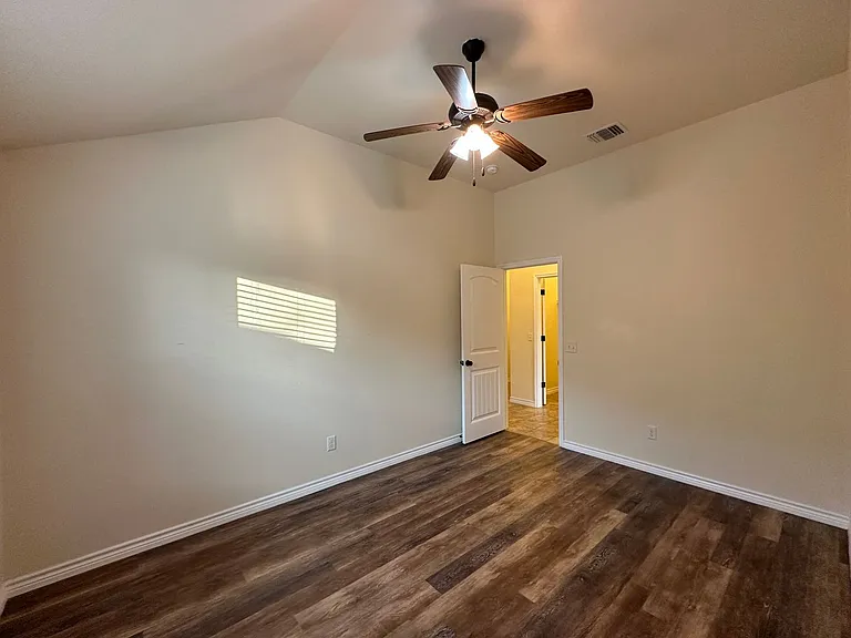 507 Sladecek Dr — Photo 16