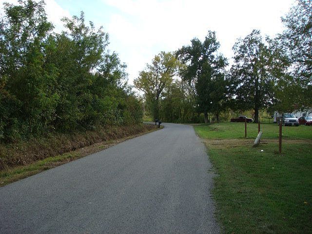 2nd image of 16811 Bluff City Rd