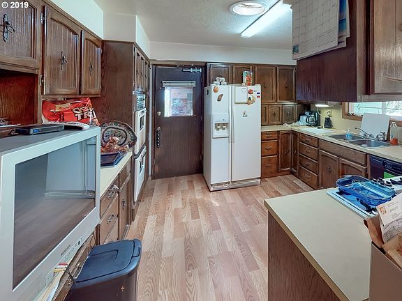 5th image of 861 NW 10th Ave