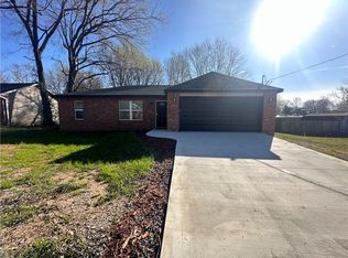 504 2nd Ave SW, Gravette, AR 72736