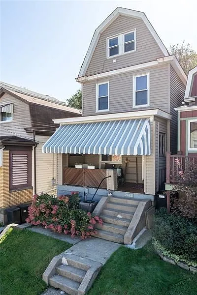 2612 Salisbury St photo 1
