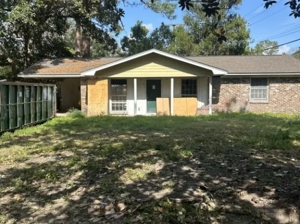 4 Dyches Drive, Savannah, GA 31406