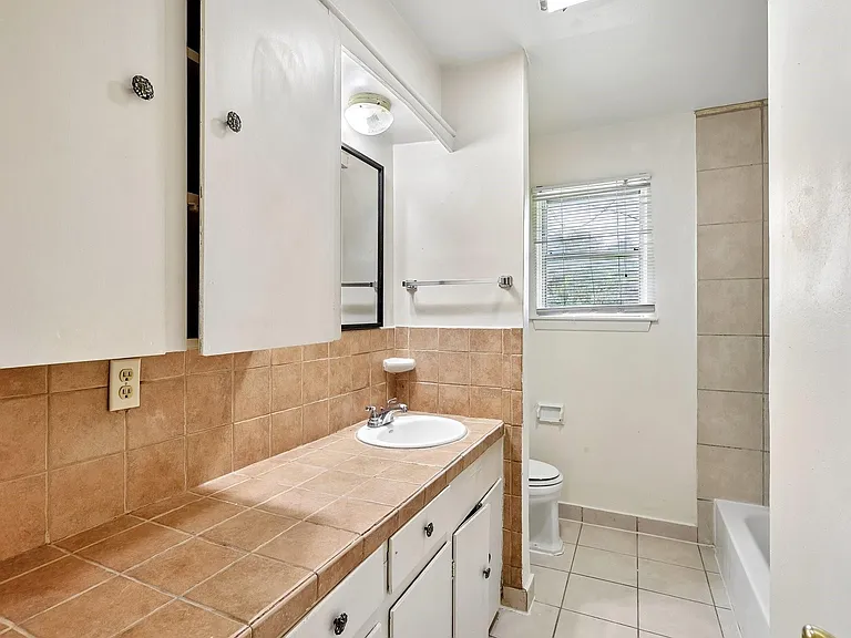 6401 Rowan Ln — Photo 11