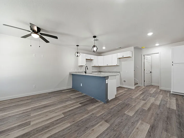 227 S Grimes St — Photo 7