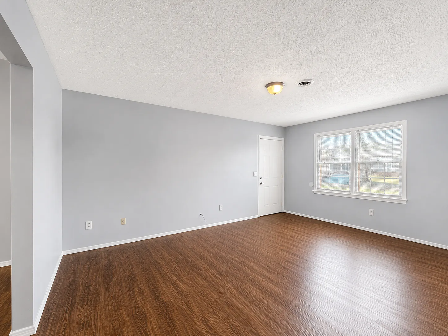 2 bed, 1000 sqft, $1,200 — Photo 3