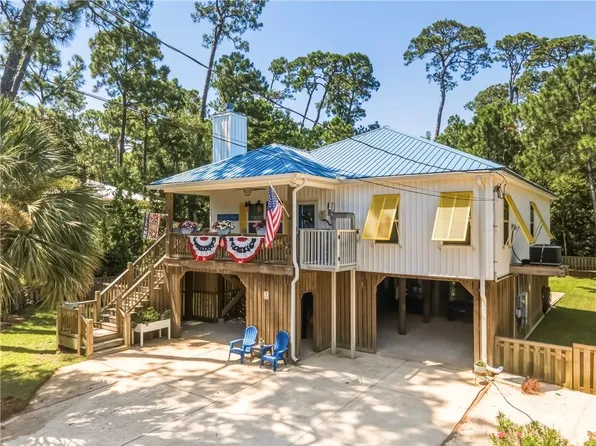 703 Bienville Blvd, Dauphin Island, AL 36528