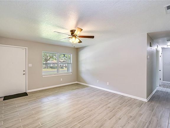 3rd image of 309 Hemlock Dr