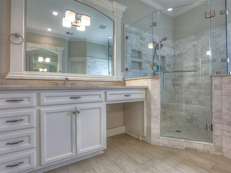 922 Alexander St — Photo 22