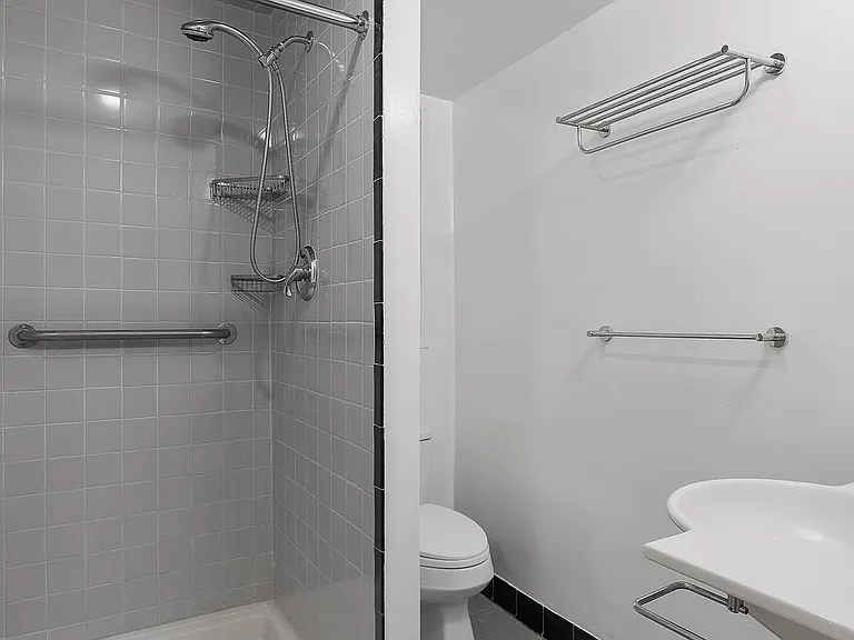 163 Bergen St #1 — Photo 2