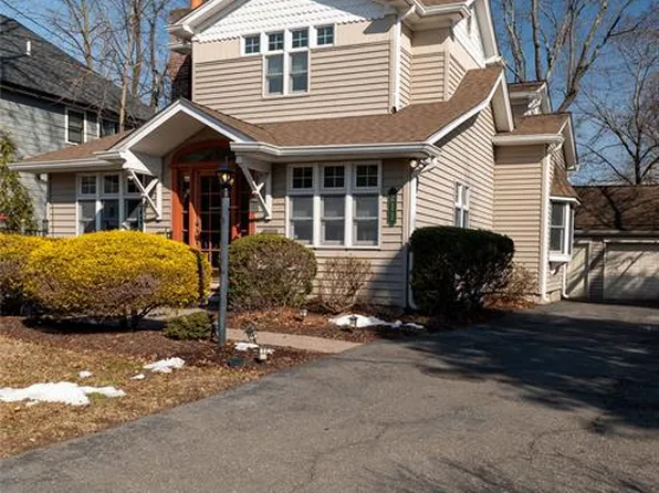 211 Lynn St, Harrington Park, NJ 07640