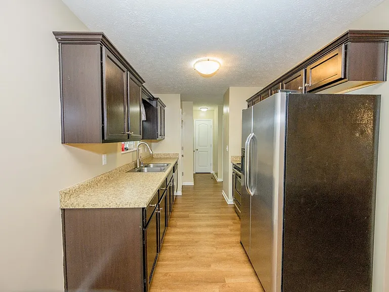 102 Teaberry Ct — Photo 4
