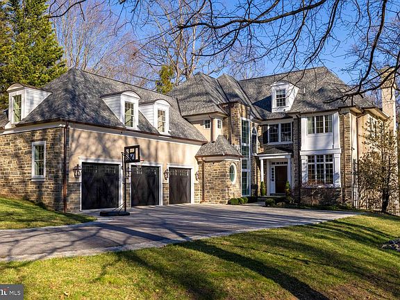 2nd image of 732 Saint Andrews Rd