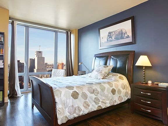 5th image of 310 W 52nd St