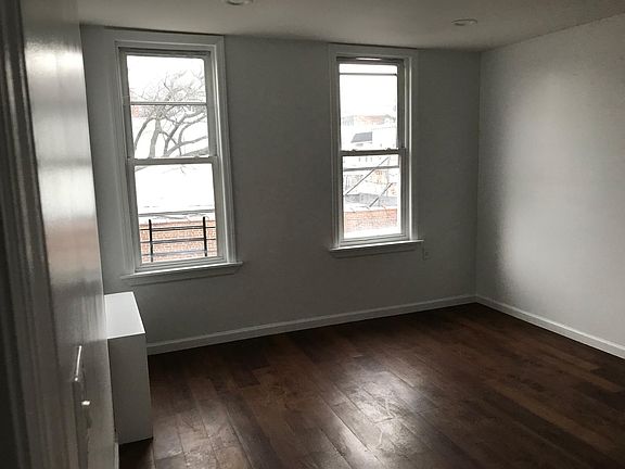 4th image of 552 Morris Park Ave