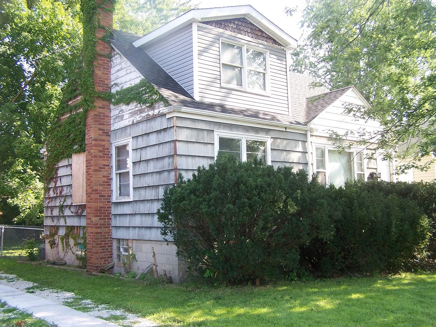 118 Warren St photo 1