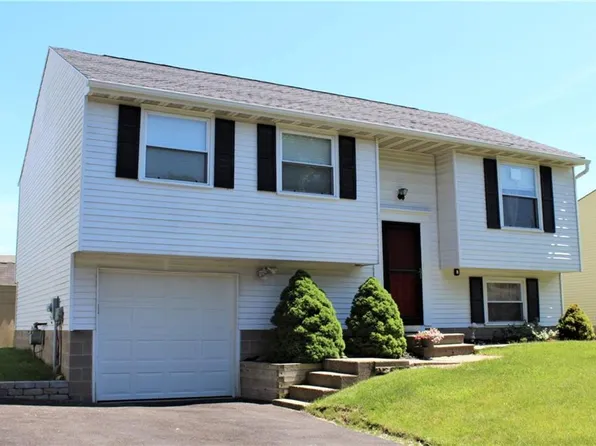 1607 Wheatstone Dr, Farmington, NY 14425