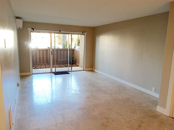 4th image of 1885 Diamond St #121