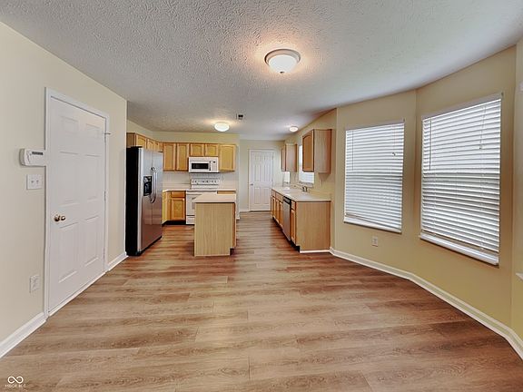 5th image of 12272 Carriage Stone Dr