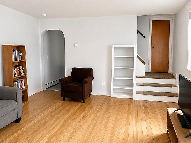 1107 Garfield St — Photo 3