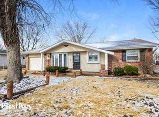 2 Cedar Park Dr, Florissant, MO 63031