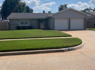 408 W Greenwood Dr, Mustang, OK 73064