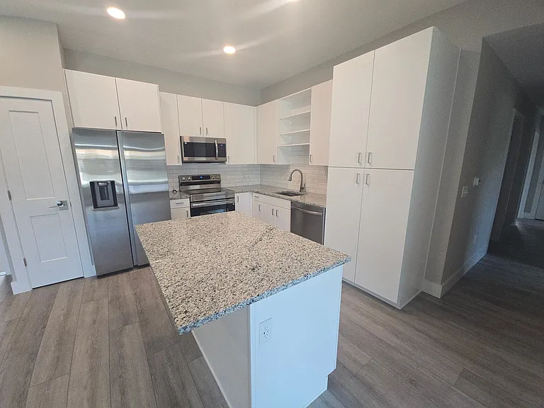 701 Bates Ave SW — Photo 18