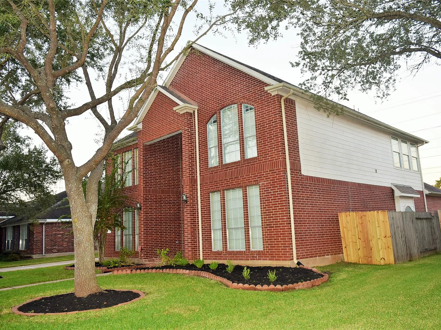 4 bed, 2.5 bath, 2751 sqft, $2,500 — Photo 4