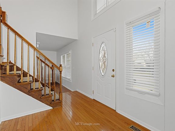 3rd image of 1070 N Ashbury Ave