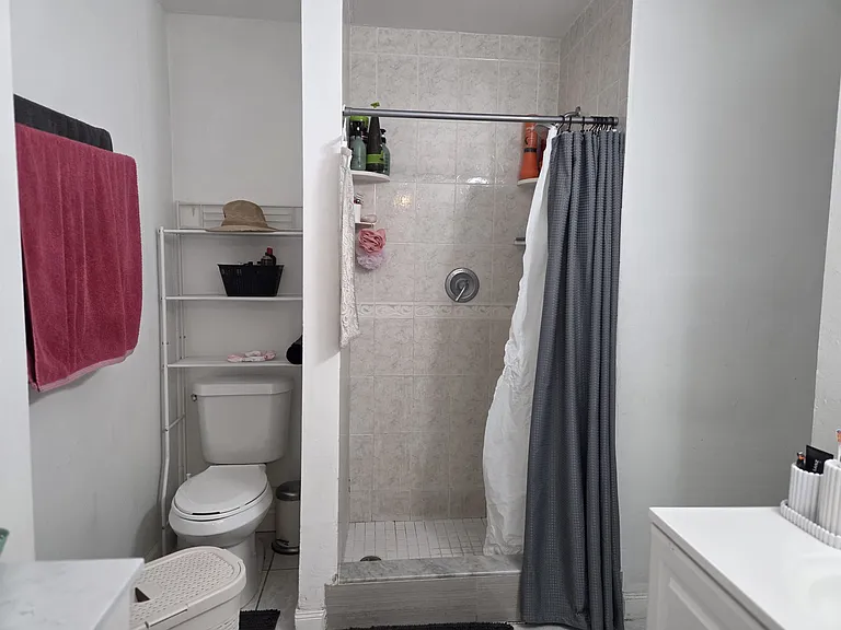 2121 W Rambla St — Photo 12