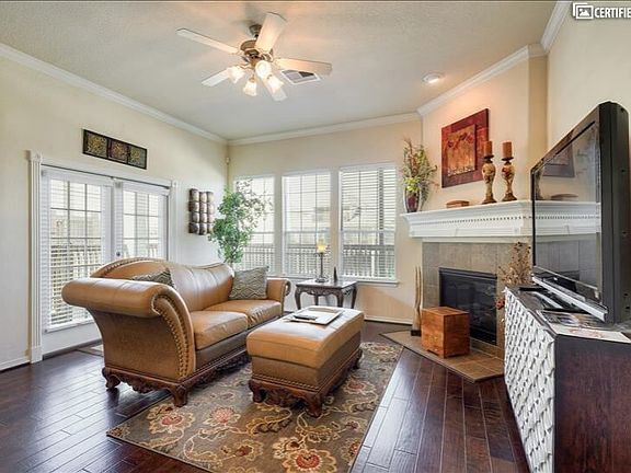 4th image of 2112 Menard Ave
