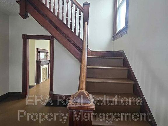 4th image of 214 W Walnut St