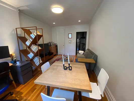 Rented by Avenues Real Estate | media 11