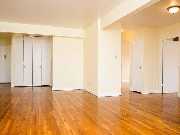 3rd image of 600 Hylan Blvd APT A4j