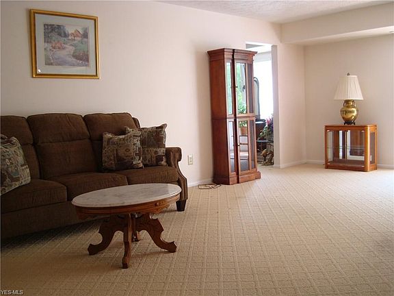 2nd image of 520 Meredith Ln APT 407