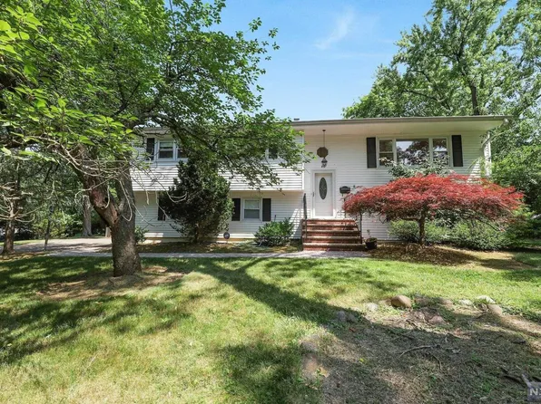 43 Prospect Ave, Woodcliff Lake, NJ 07677