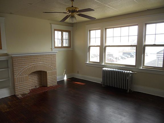 2nd image of 2720 Main St APT 4