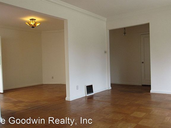 3rd image of 532 Teresita Blvd